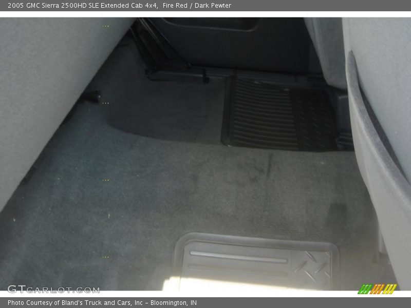 Fire Red / Dark Pewter 2005 GMC Sierra 2500HD SLE Extended Cab 4x4