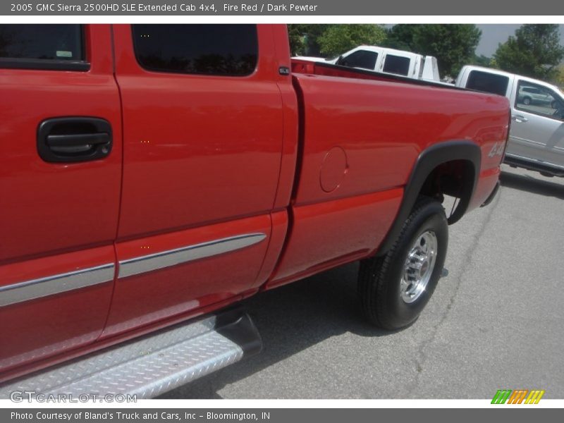 Fire Red / Dark Pewter 2005 GMC Sierra 2500HD SLE Extended Cab 4x4