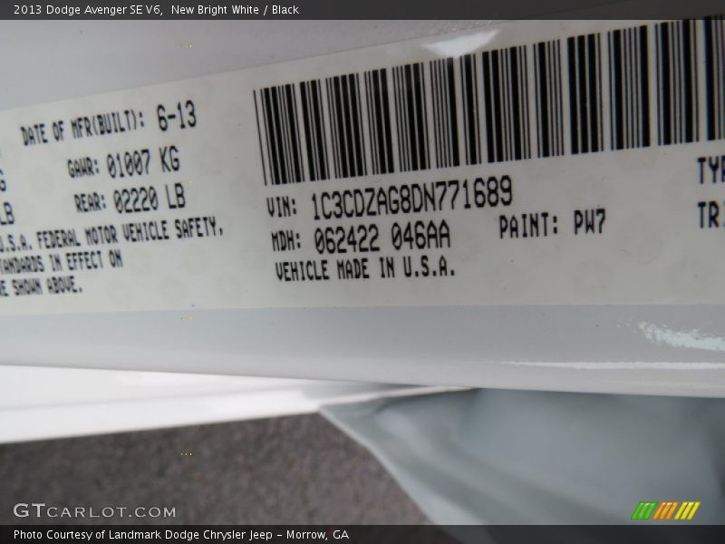 New Bright White / Black 2013 Dodge Avenger SE V6