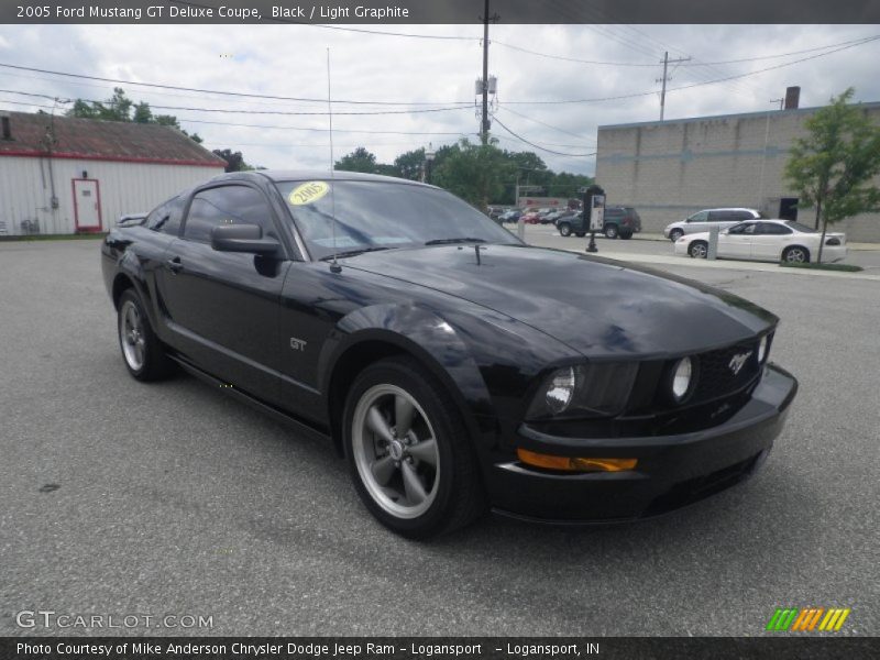 Black / Light Graphite 2005 Ford Mustang GT Deluxe Coupe