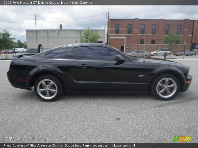 Black / Light Graphite 2005 Ford Mustang GT Deluxe Coupe