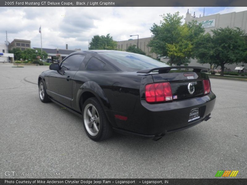 Black / Light Graphite 2005 Ford Mustang GT Deluxe Coupe