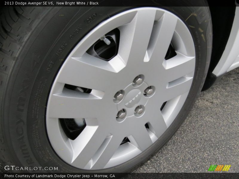 New Bright White / Black 2013 Dodge Avenger SE V6