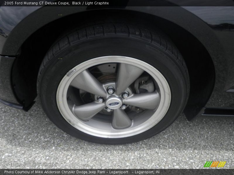 Black / Light Graphite 2005 Ford Mustang GT Deluxe Coupe