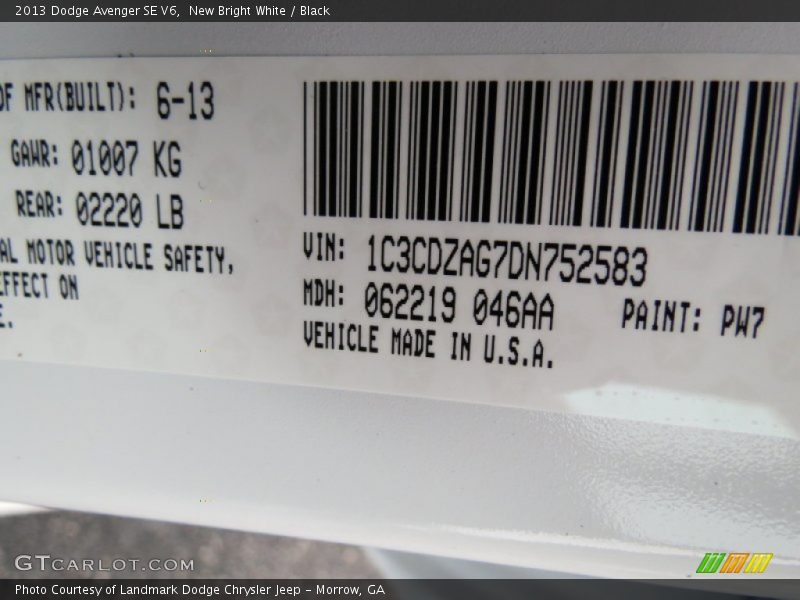New Bright White / Black 2013 Dodge Avenger SE V6