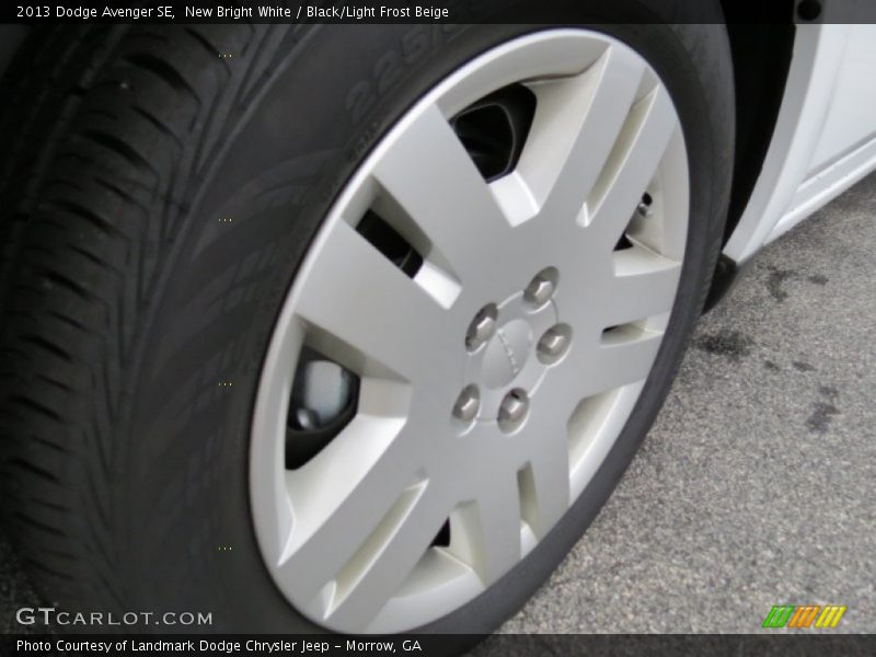 New Bright White / Black/Light Frost Beige 2013 Dodge Avenger SE