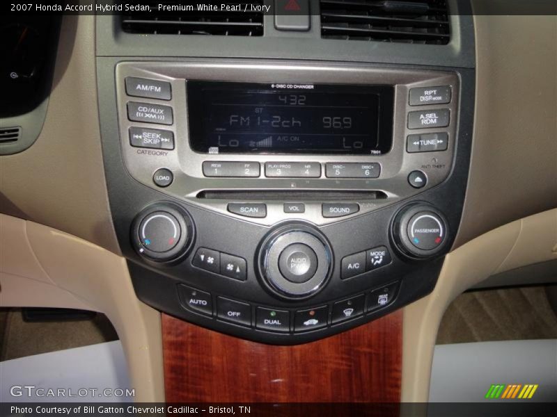 Controls of 2007 Accord Hybrid Sedan