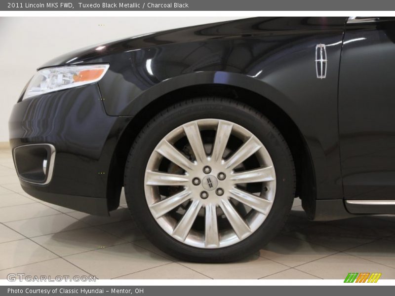 Tuxedo Black Metallic / Charcoal Black 2011 Lincoln MKS FWD