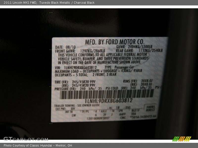 Tuxedo Black Metallic / Charcoal Black 2011 Lincoln MKS FWD