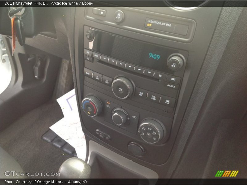 Arctic Ice White / Ebony 2011 Chevrolet HHR LT