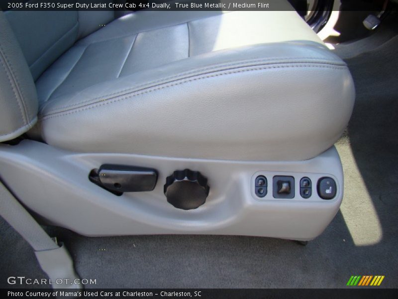 Controls of 2005 F350 Super Duty Lariat Crew Cab 4x4 Dually