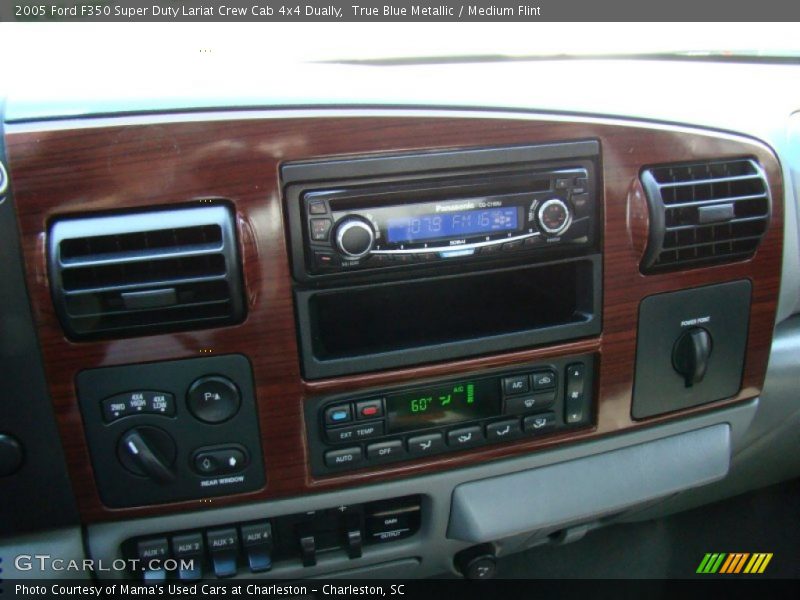 Controls of 2005 F350 Super Duty Lariat Crew Cab 4x4 Dually
