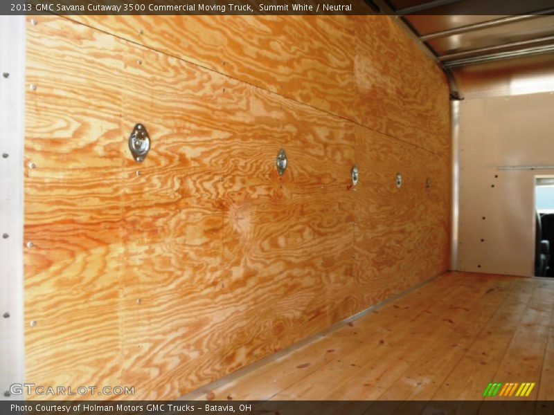  2013 Savana Cutaway 3500 Commercial Moving Truck Trunk