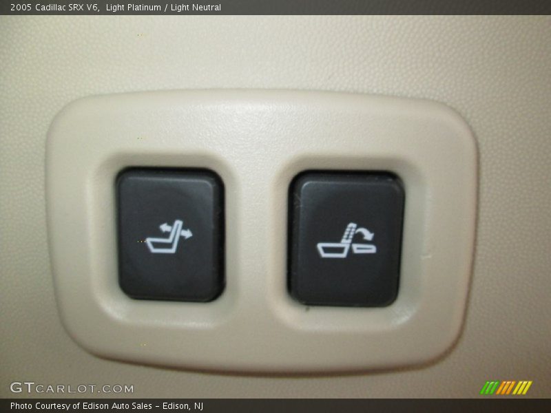 Light Platinum / Light Neutral 2005 Cadillac SRX V6