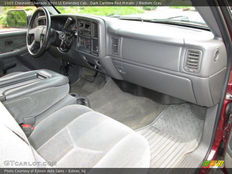 Dashboard of 2003 Silverado 1500 LS Extended Cab