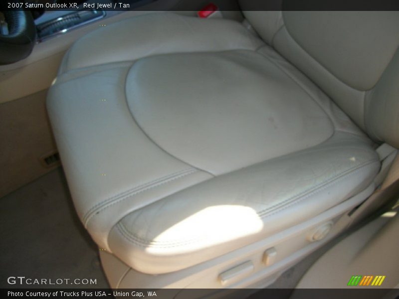 Red Jewel / Tan 2007 Saturn Outlook XR