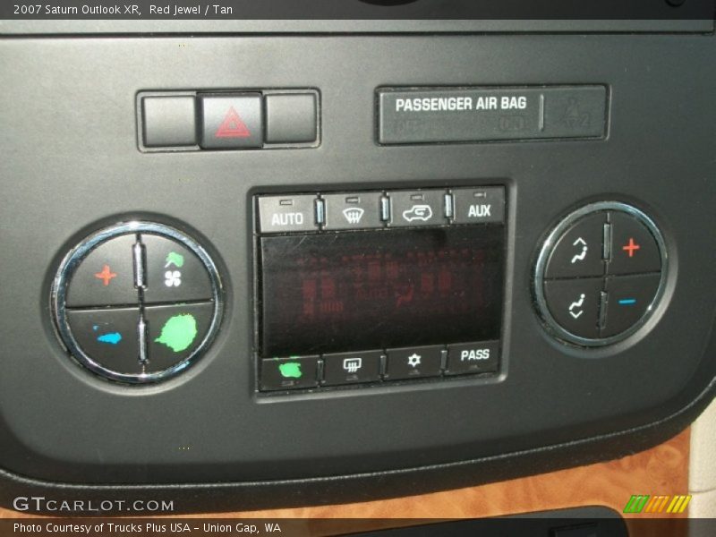 Red Jewel / Tan 2007 Saturn Outlook XR