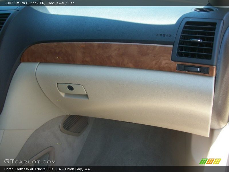 Red Jewel / Tan 2007 Saturn Outlook XR