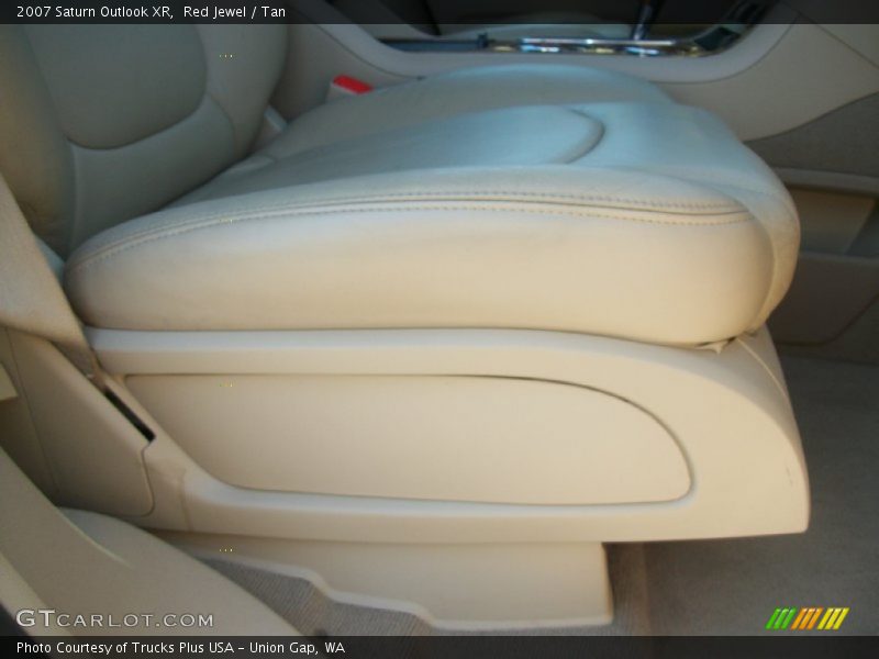 Red Jewel / Tan 2007 Saturn Outlook XR