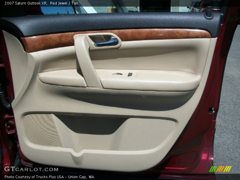 Red Jewel / Tan 2007 Saturn Outlook XR