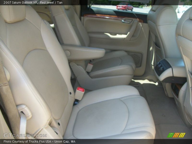 Red Jewel / Tan 2007 Saturn Outlook XR