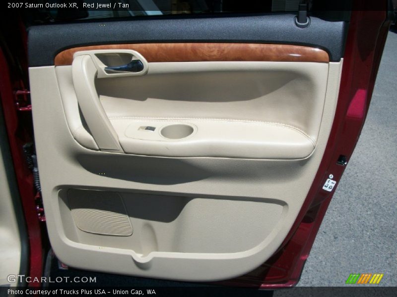 Red Jewel / Tan 2007 Saturn Outlook XR