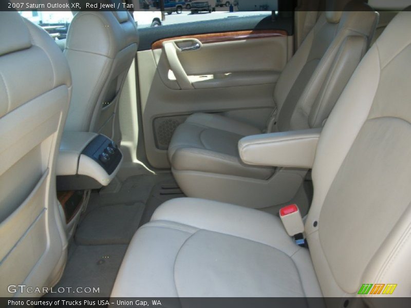 Red Jewel / Tan 2007 Saturn Outlook XR