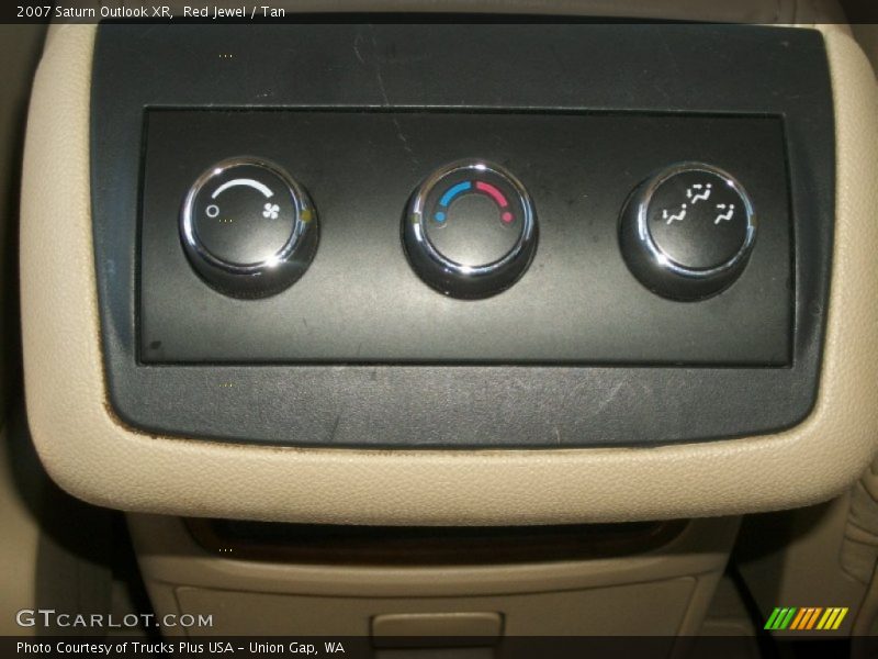 Red Jewel / Tan 2007 Saturn Outlook XR