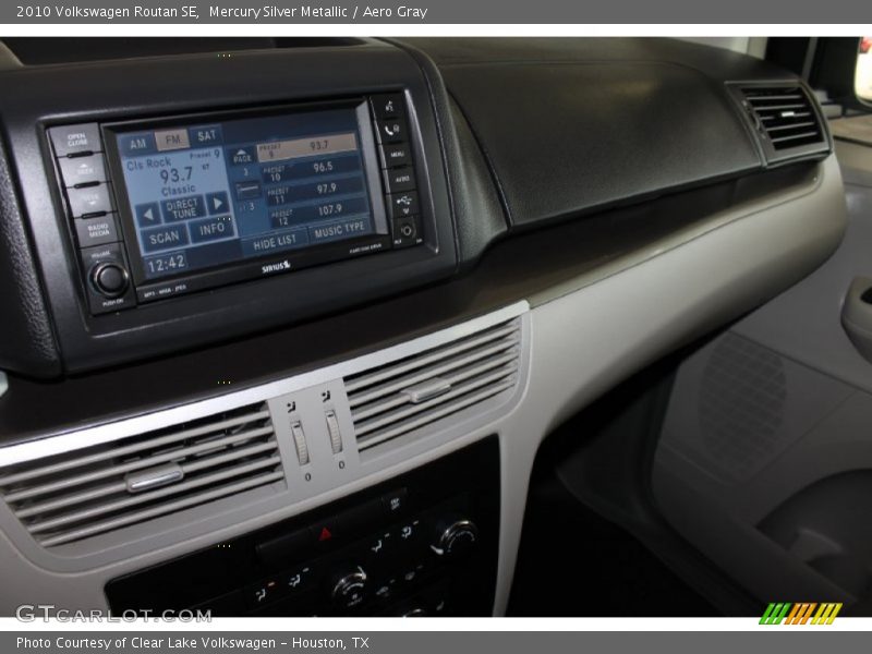 Mercury Silver Metallic / Aero Gray 2010 Volkswagen Routan SE
