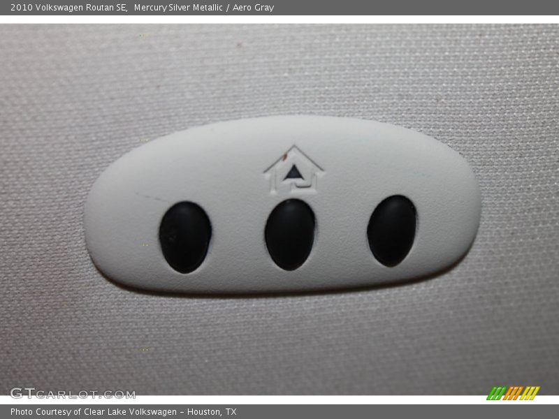 Mercury Silver Metallic / Aero Gray 2010 Volkswagen Routan SE