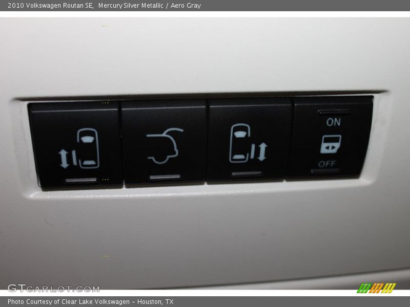 Mercury Silver Metallic / Aero Gray 2010 Volkswagen Routan SE