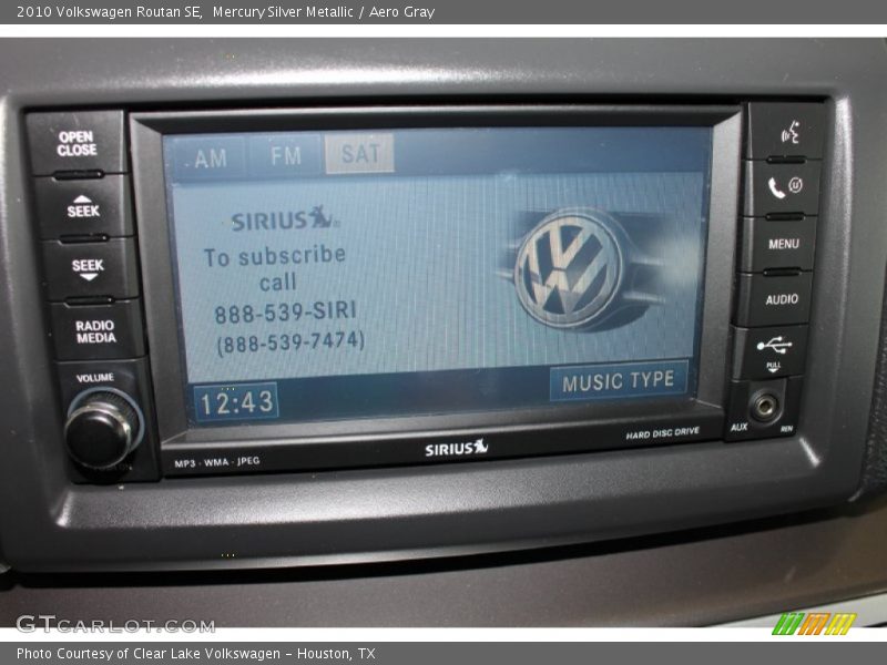 Mercury Silver Metallic / Aero Gray 2010 Volkswagen Routan SE