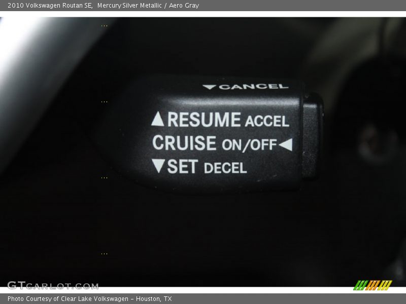 Mercury Silver Metallic / Aero Gray 2010 Volkswagen Routan SE