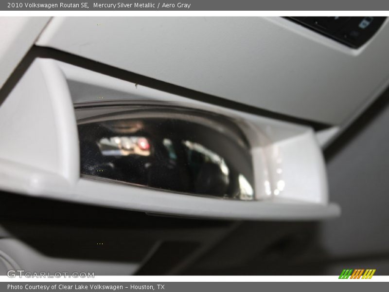 Mercury Silver Metallic / Aero Gray 2010 Volkswagen Routan SE