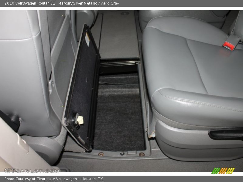 Mercury Silver Metallic / Aero Gray 2010 Volkswagen Routan SE