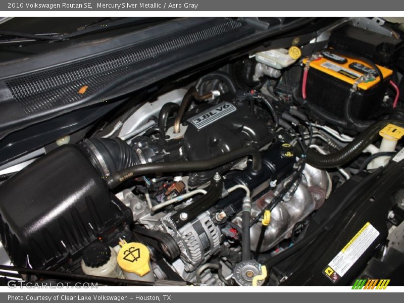 Mercury Silver Metallic / Aero Gray 2010 Volkswagen Routan SE