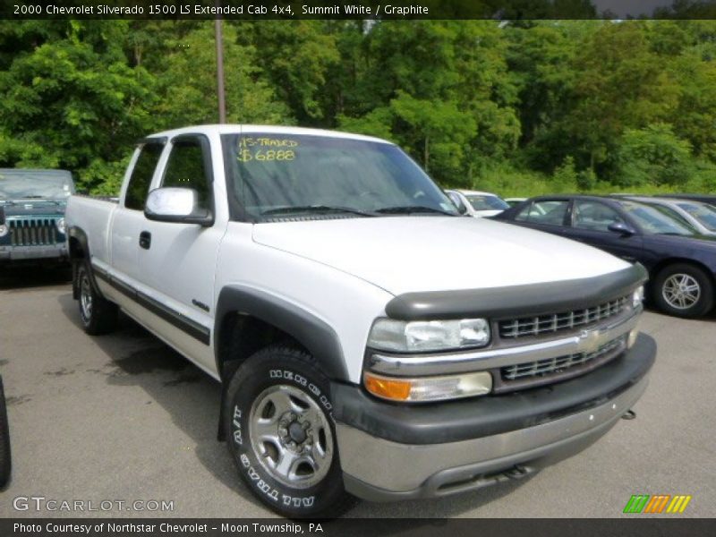 Front 3/4 View of 2000 Silverado 1500 LS Extended Cab 4x4