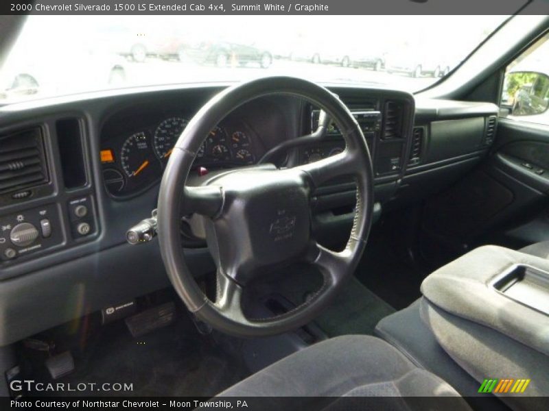 Dashboard of 2000 Silverado 1500 LS Extended Cab 4x4