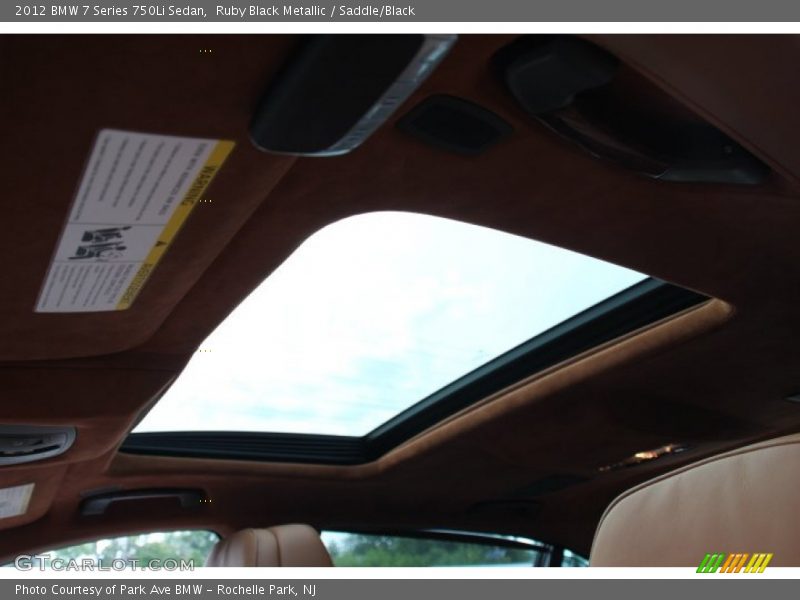 Sunroof of 2012 7 Series 750Li Sedan