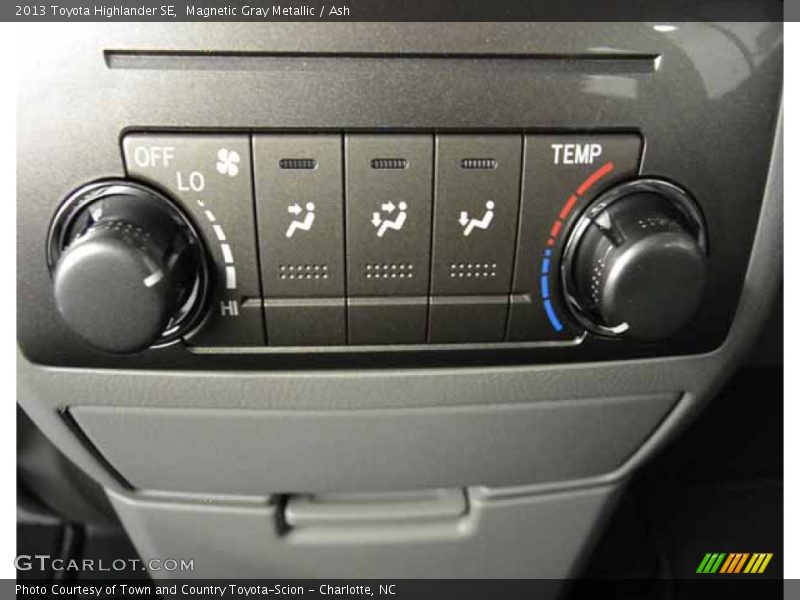 Magnetic Gray Metallic / Ash 2013 Toyota Highlander SE