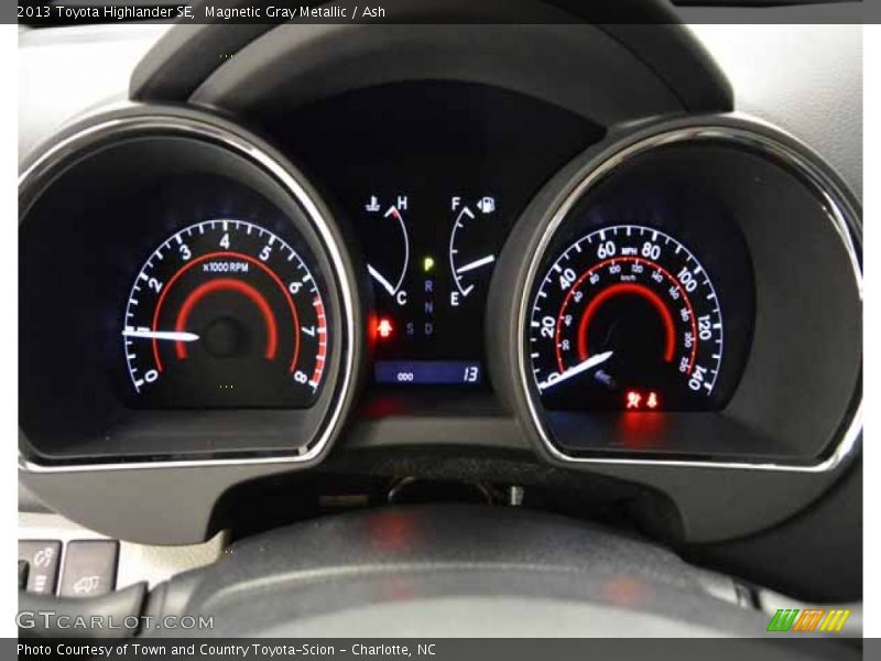 Magnetic Gray Metallic / Ash 2013 Toyota Highlander SE