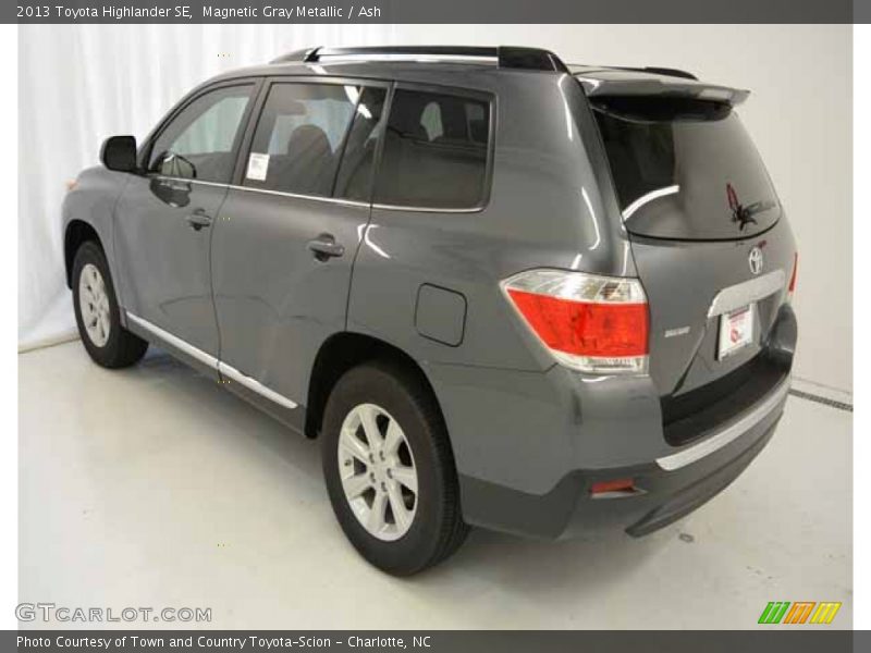 Magnetic Gray Metallic / Ash 2013 Toyota Highlander SE