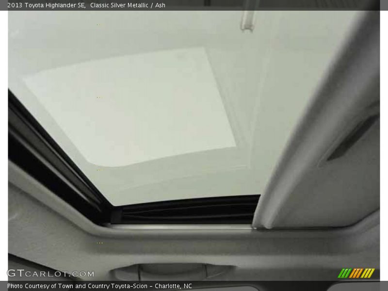 Classic Silver Metallic / Ash 2013 Toyota Highlander SE