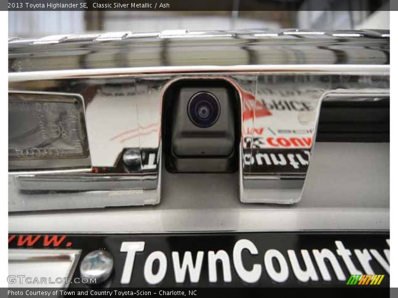 Classic Silver Metallic / Ash 2013 Toyota Highlander SE