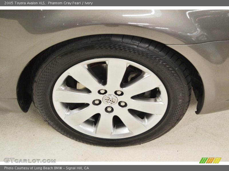 Phantom Gray Pearl / Ivory 2005 Toyota Avalon XLS