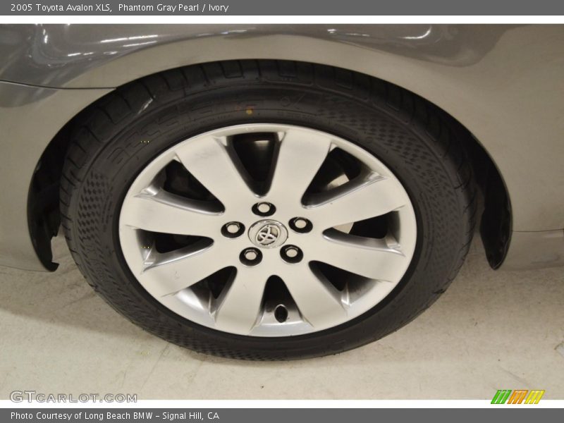 Phantom Gray Pearl / Ivory 2005 Toyota Avalon XLS