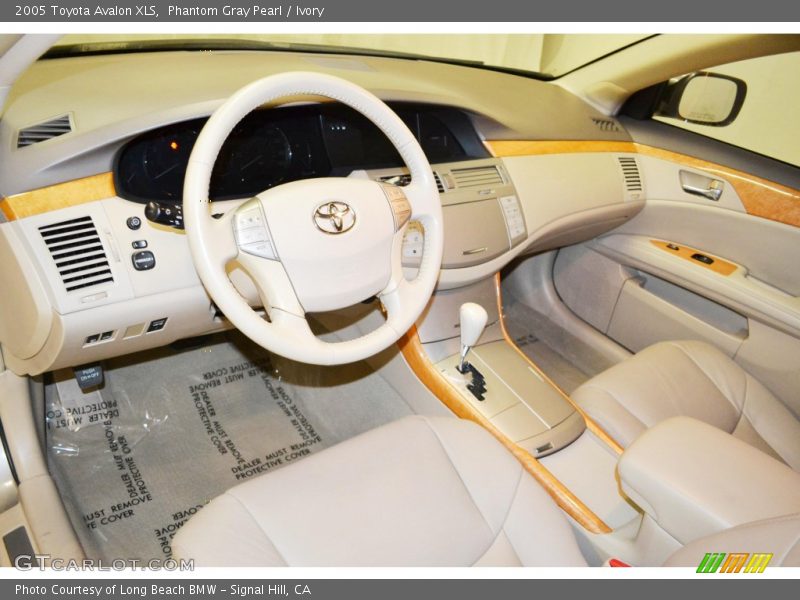 Phantom Gray Pearl / Ivory 2005 Toyota Avalon XLS