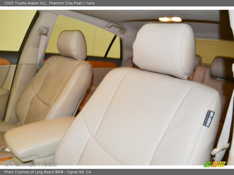 Phantom Gray Pearl / Ivory 2005 Toyota Avalon XLS