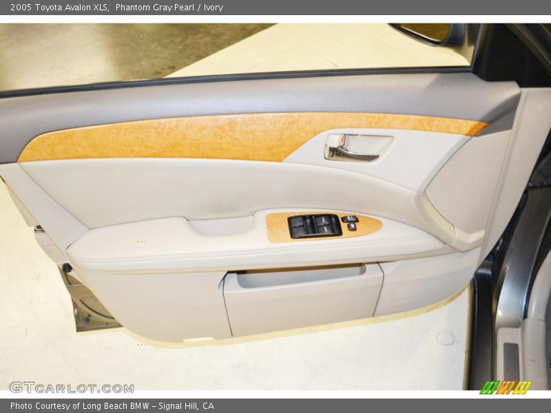 Phantom Gray Pearl / Ivory 2005 Toyota Avalon XLS
