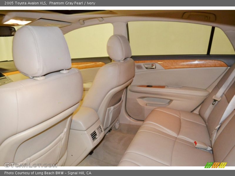 Phantom Gray Pearl / Ivory 2005 Toyota Avalon XLS